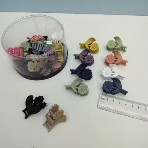 Daisy Bloom Matte Claw Clip