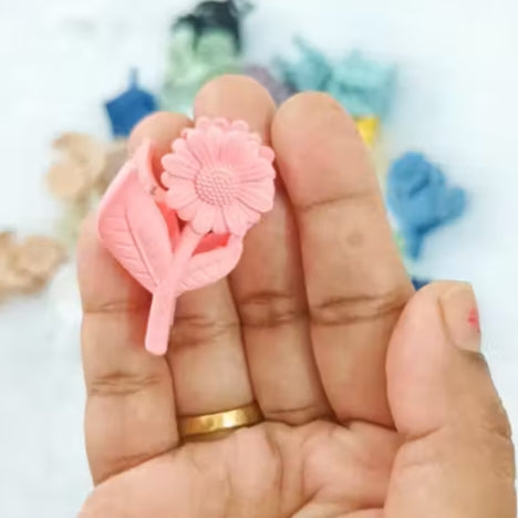 Daisy Bloom Matte Claw Clip